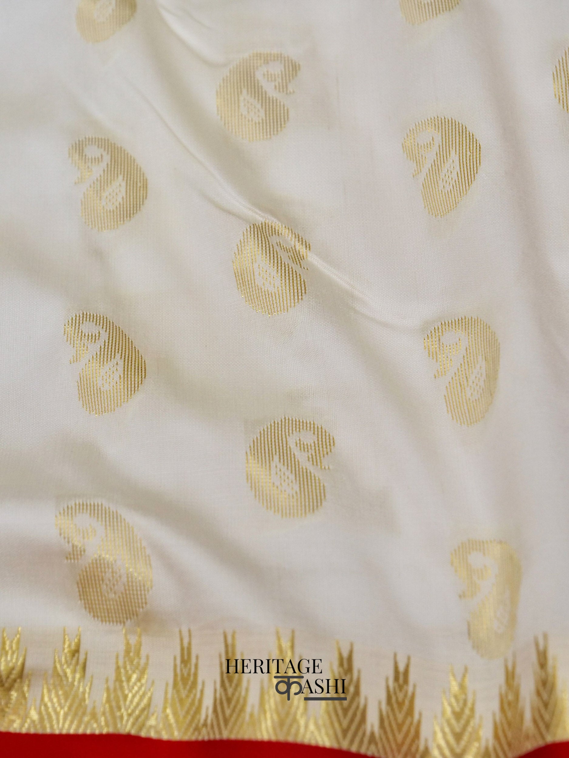 White Red Katan Silk Temple Border Geometric Pallu Saree