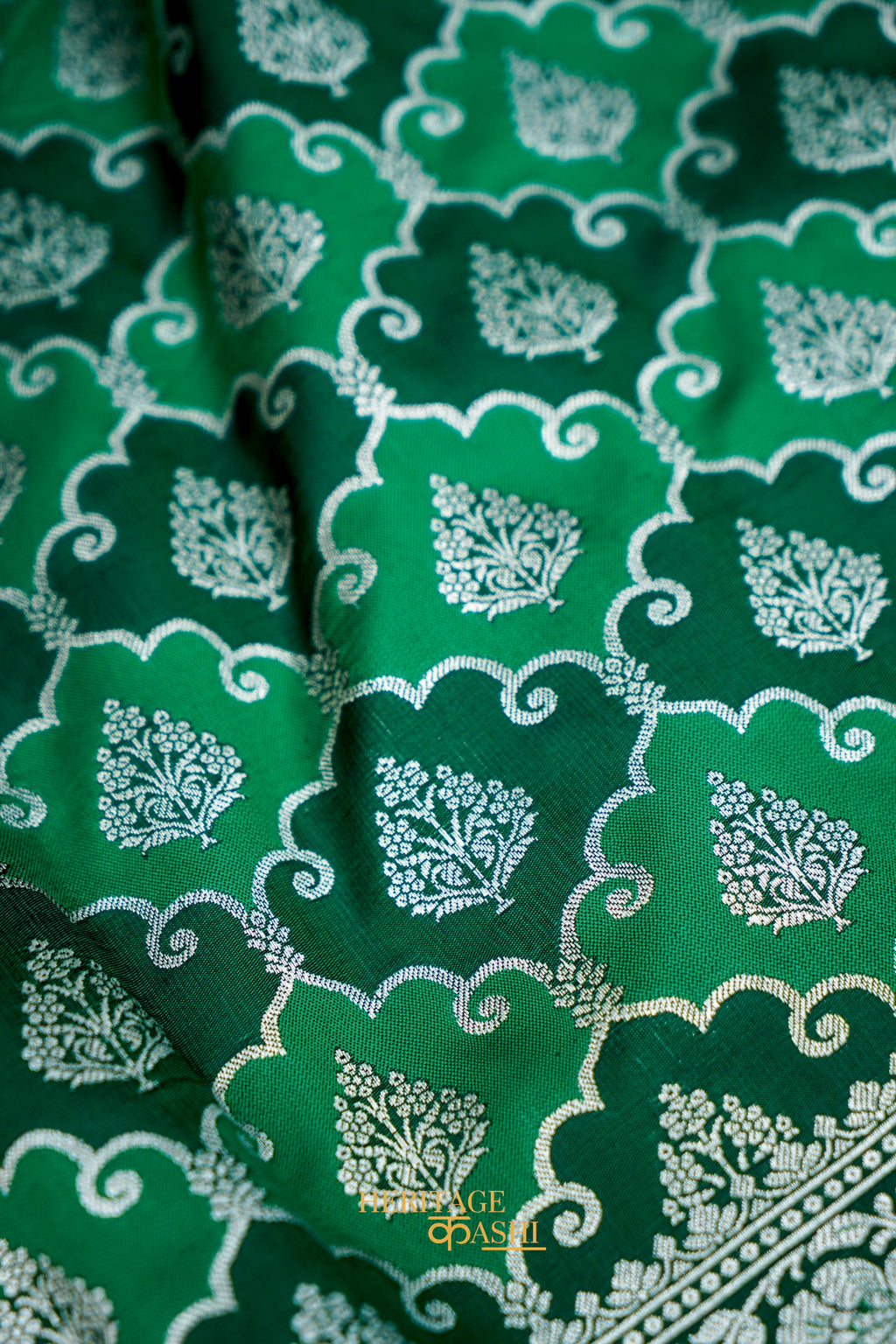 Emerald Green Rangkat Banarasi CEmerald Green Katan Rangkat Banarasi Silk Saree with Silver Zari Borderotton Saree with Silver Zari Border
