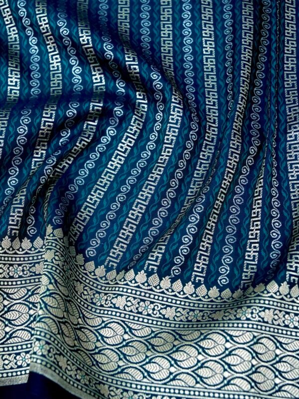Rama Katan Designer Handloom Banarasi Saree - Image 5