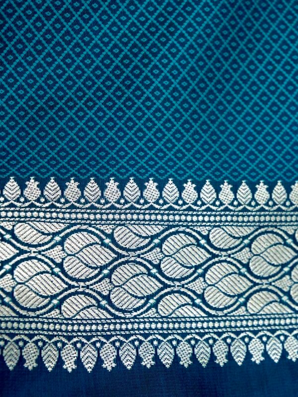 Rama Katan Designer Handloom Banarasi Saree - Image 3