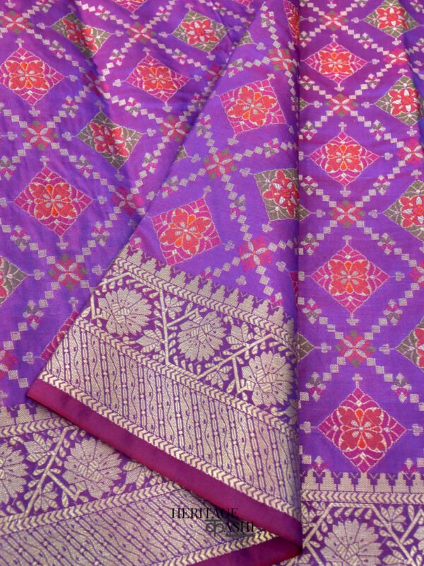 Magenta Colour Katan Floral Motif Ghatchola Designer Saree - Image 2