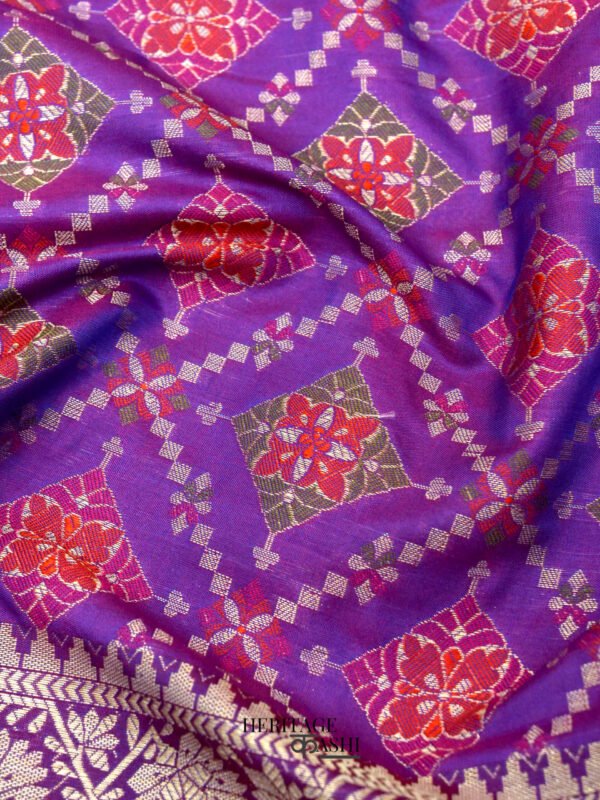 Magenta Colour Katan Floral Motif Ghatchola Designer Saree - Image 4